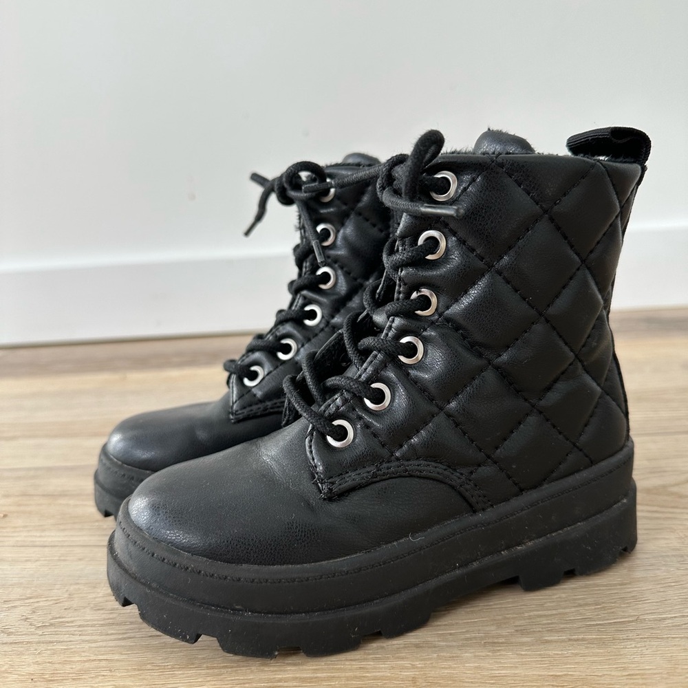 Black H & M boots